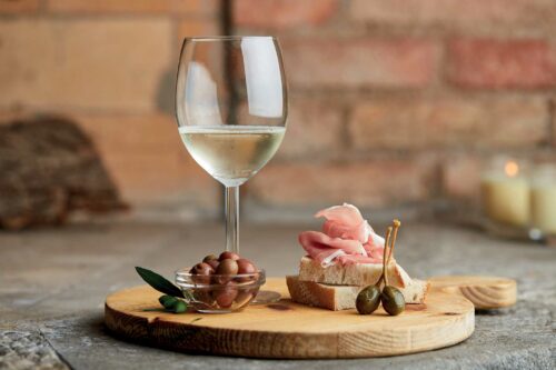 Prosciutto di San Daniele e vini bianchi della regione